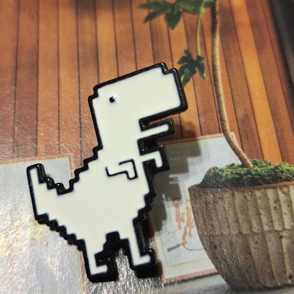Pixel Dinosaur Enamel Pin 8-Bit Retro Gaming Browser Game White  T-Rex‎